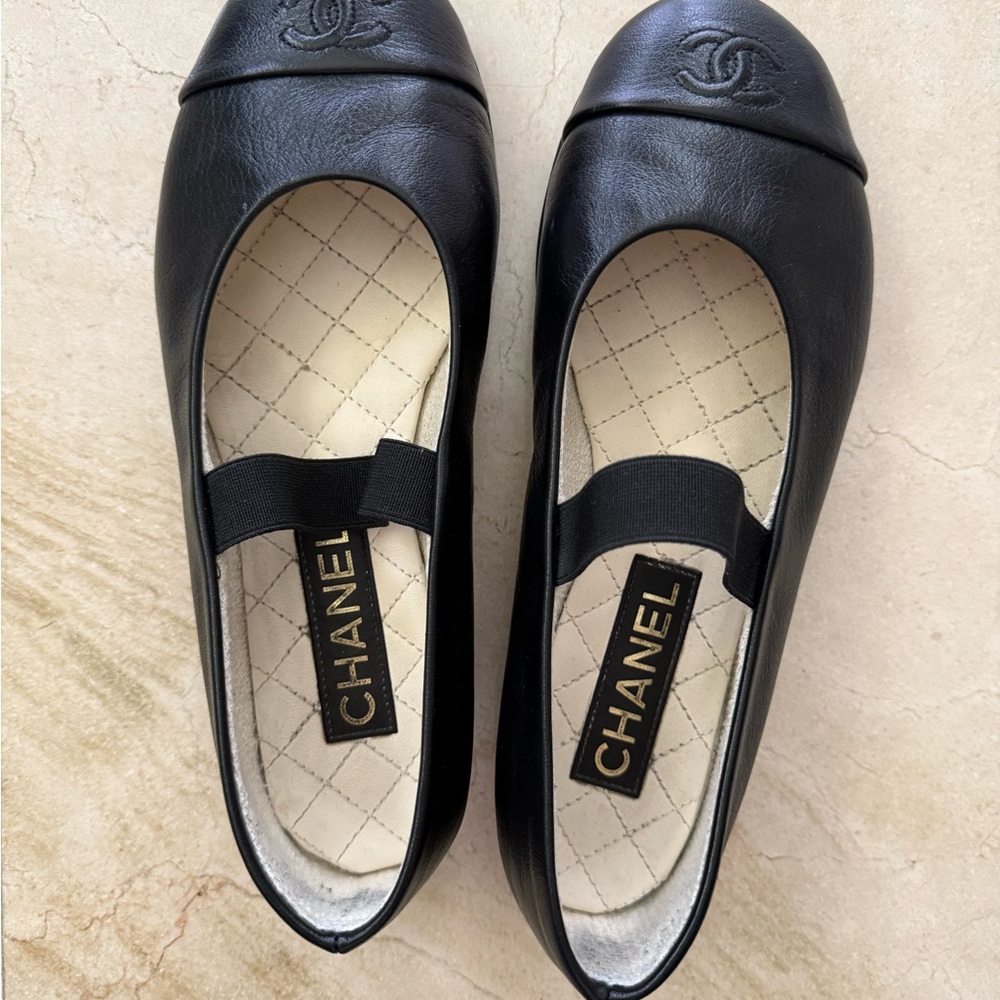 CHANEL Lambskin Cap Toe CC Mary Janes Flats 37.5 Black